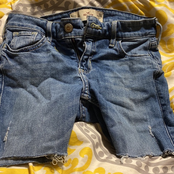 Hollister (CUT) shorts - Picture 2 of 2